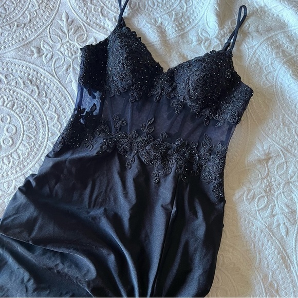 BETSY & ADAM NAVY formal gown - Picture 4 of 9